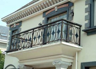 陽臺鐵藝護(hù)欄 陽臺鐵藝護(hù)欄