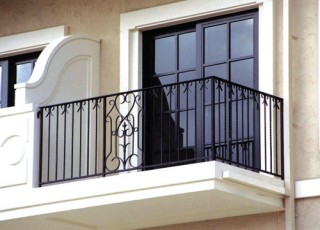 陽臺鐵藝護(hù)欄 陽臺鐵藝護(hù)欄